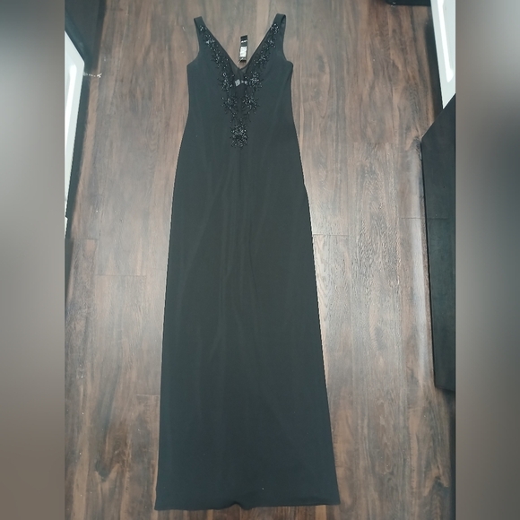 Laundry By Shelli Segal Dresses & Skirts - Laundry By Shelli Segal Black Beaded V-Neck Maxi Dress